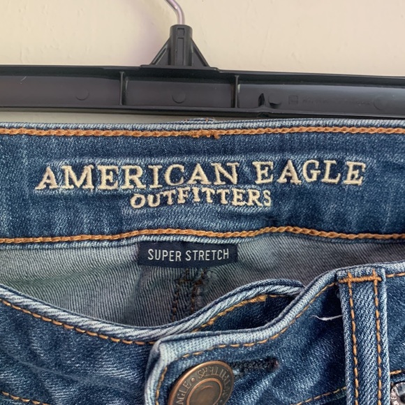 Like New Woman’s size 8 SHORT American Eagle Jeans - Picture 3 of 3